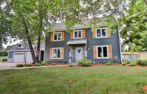 W329S8167 S Oak Tree Dr, Mukwonago, WI 53149