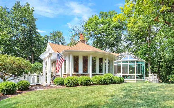 Fontana, WI 53125,876 Sauganash Dr