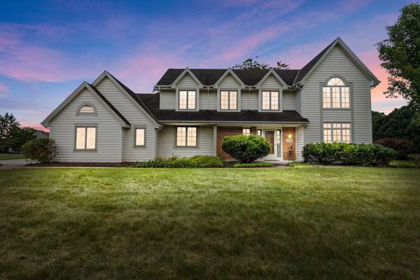 8717 W Bennington Ct, Mequon, WI 53097