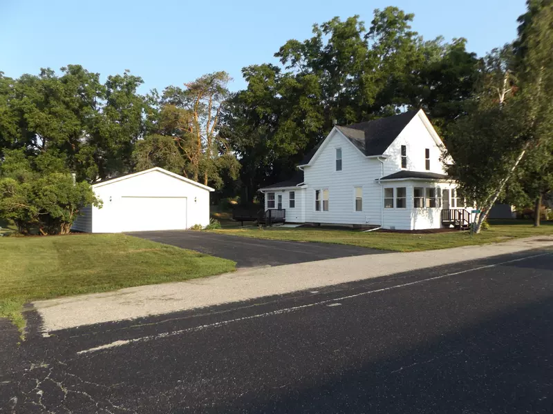 N551 Pleasant St, Linn, WI 53195