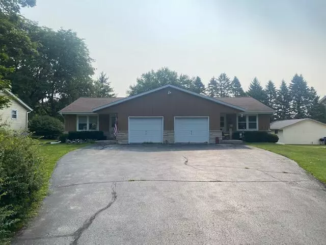 6800 Enge Dr, Newburg, WI 53090