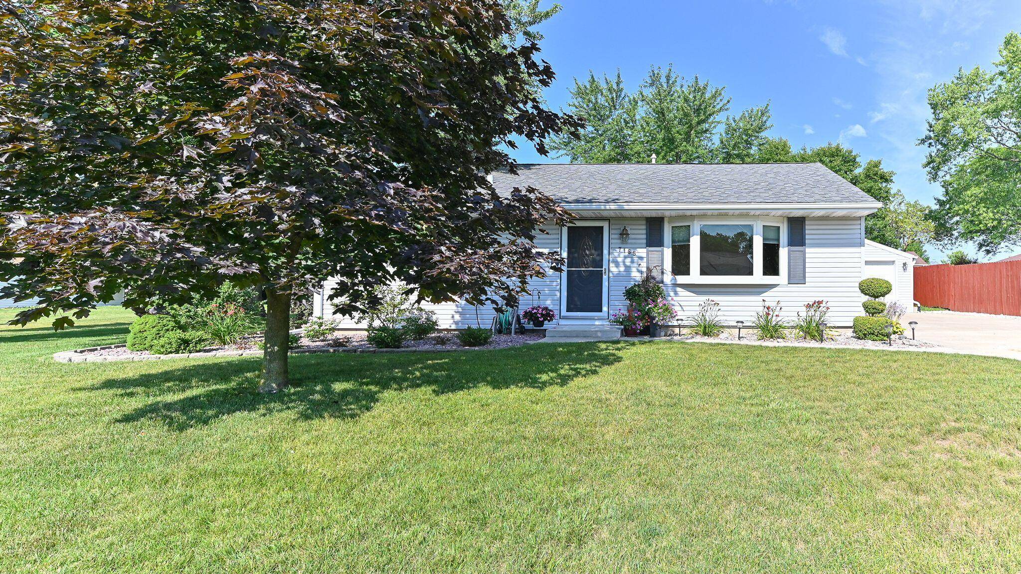 7165 S 37th Pl, Franklin, WI 53132