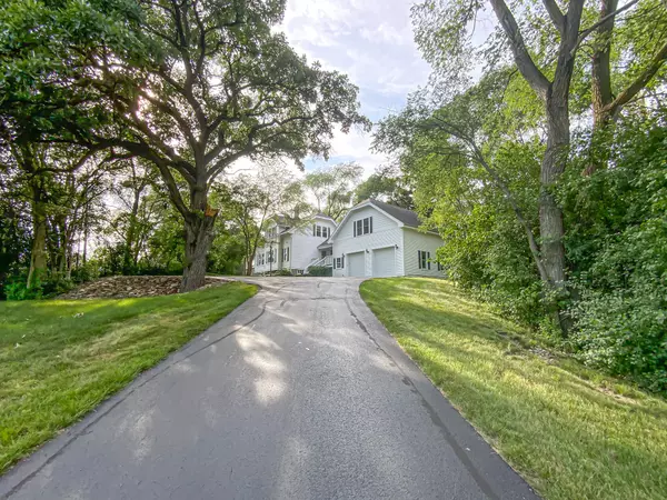 W349S8215 N Whitetail Dr,  Eagle,  WI 53119