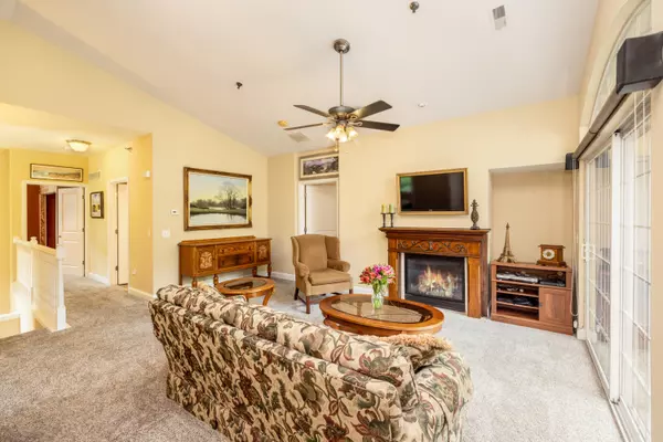 Oak Creek, WI 53154,8469 S Ashbury Ln Unit 204