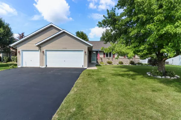 1138 Bluestem Ct, Elkhorn, WI 53121