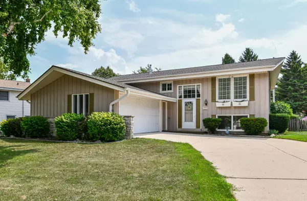 7554 S Pine Ave, Oak Creek, WI 53154