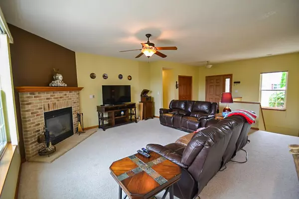 Oconomowoc, WI 53066,1242 Oriole Dr