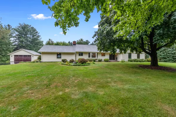 897 Tara Hill - E, Erin, WI 53027
