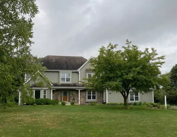 112 Hickory Ct, Delafield, WI 53018