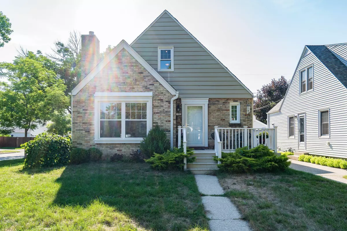 Whitefish Bay, WI 53217,4901 N Idlewild Ave