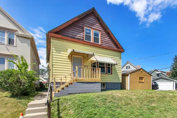 2112 W Middlemass St, Milwaukee, WI 53215