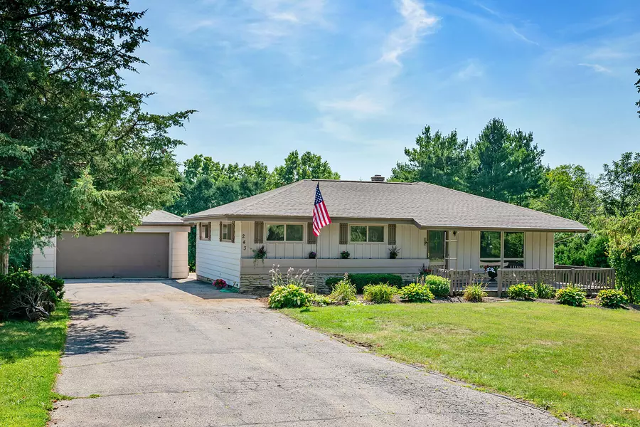 W243 Belleview Ave, Ixonia, WI 53066