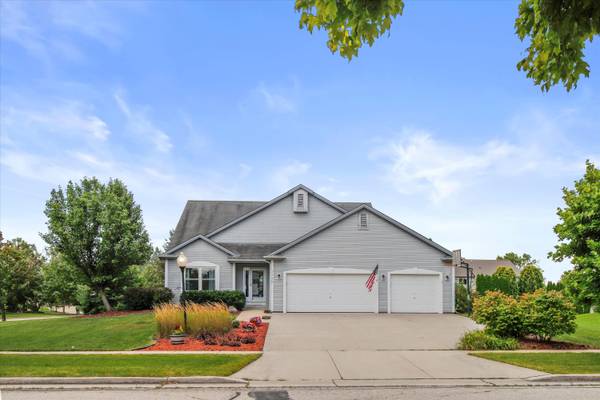 1135 Mallard Ct, Mukwonago, WI 53149