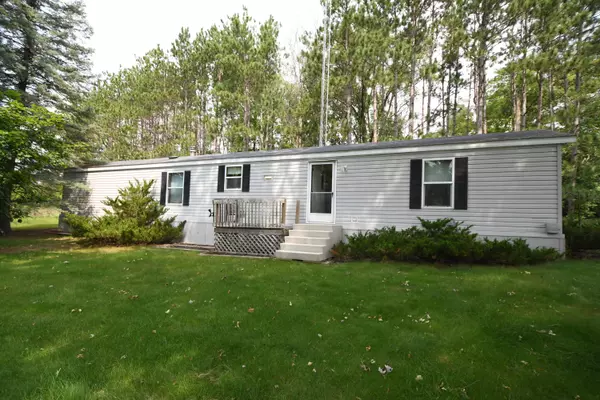W5596 Bend Rd, Princeton, WI 54968