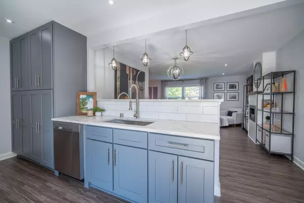 2625 W Dunwood Rd, Glendale, WI 53209