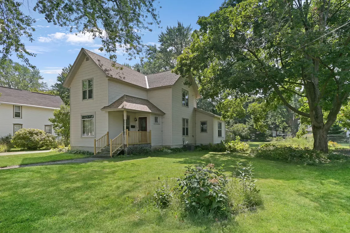 Lake Mills, WI 53551,122 E Grant St