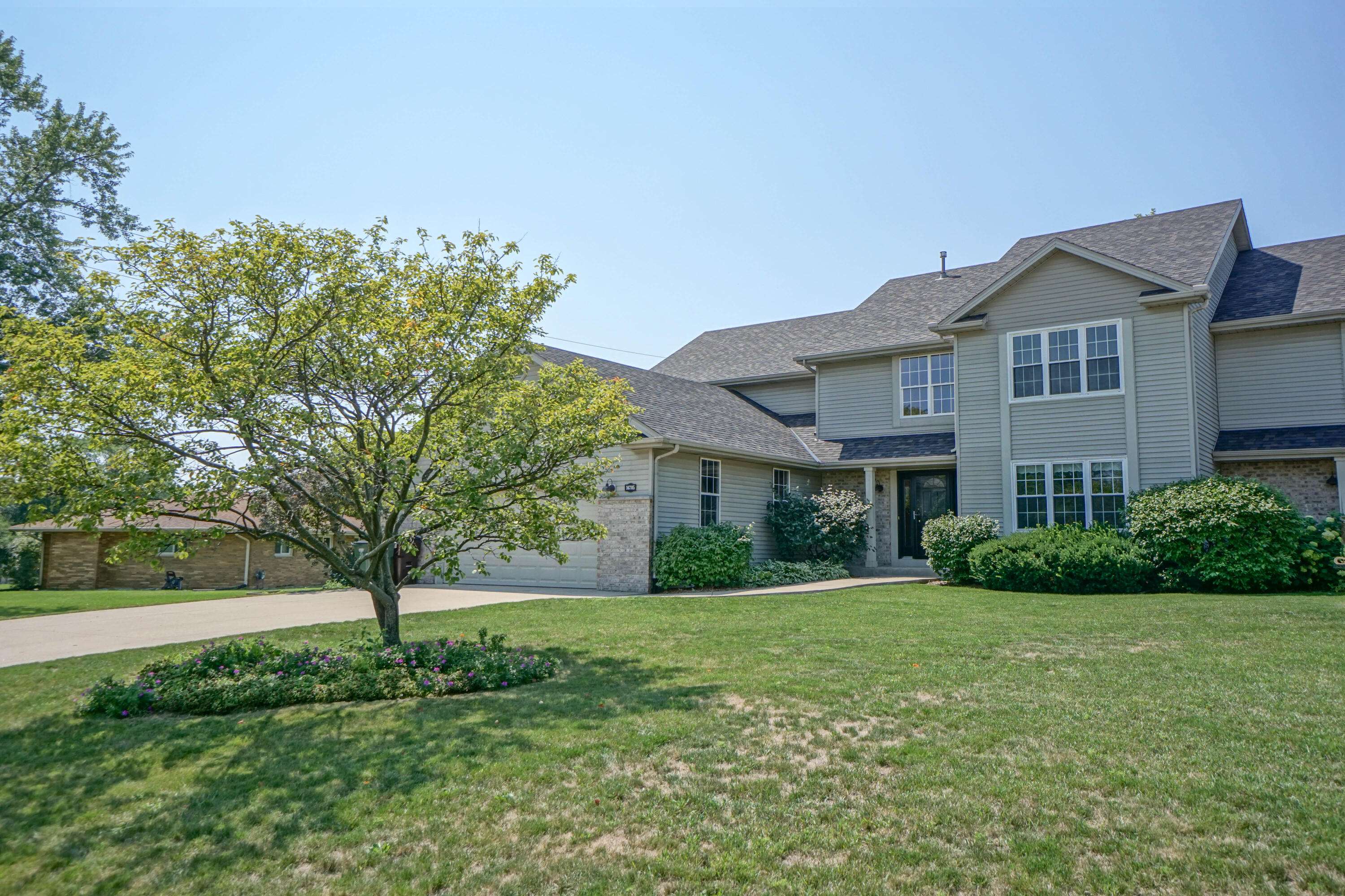 16705 W Observatory Rd, New Berlin, WI 53151