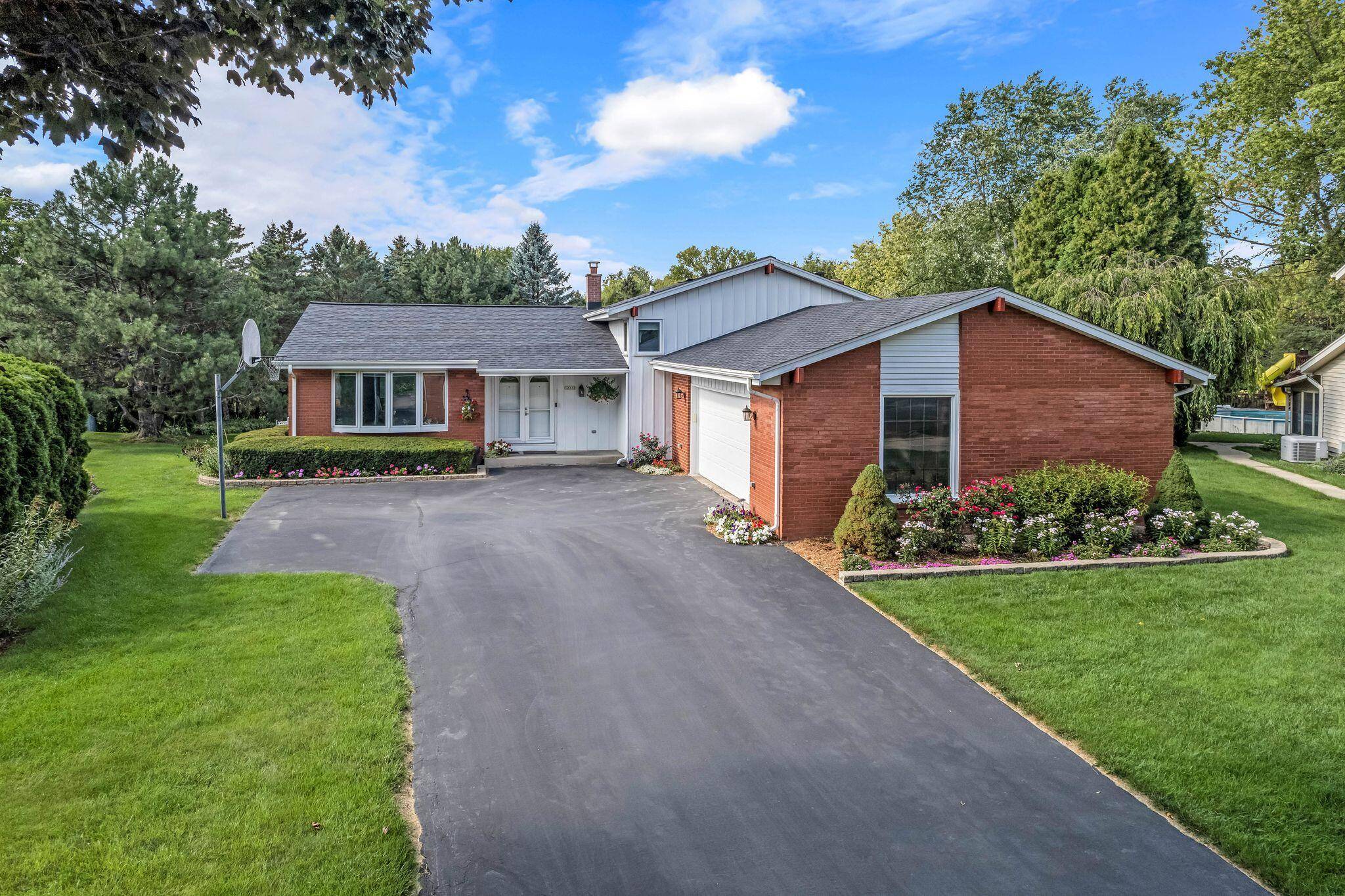 12332 W Holt Ave, West Allis, WI 53227