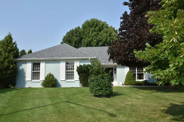 542 Briarwood Ln, Port Washington, WI 53074