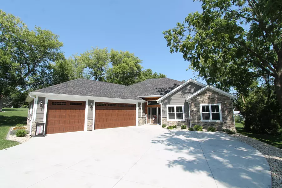 30802 Kramer Dr, Waterford, WI 53185