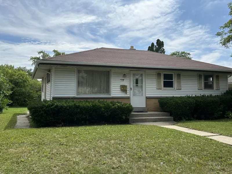 7733 W Green Tree Rd, Milwaukee, WI 53223