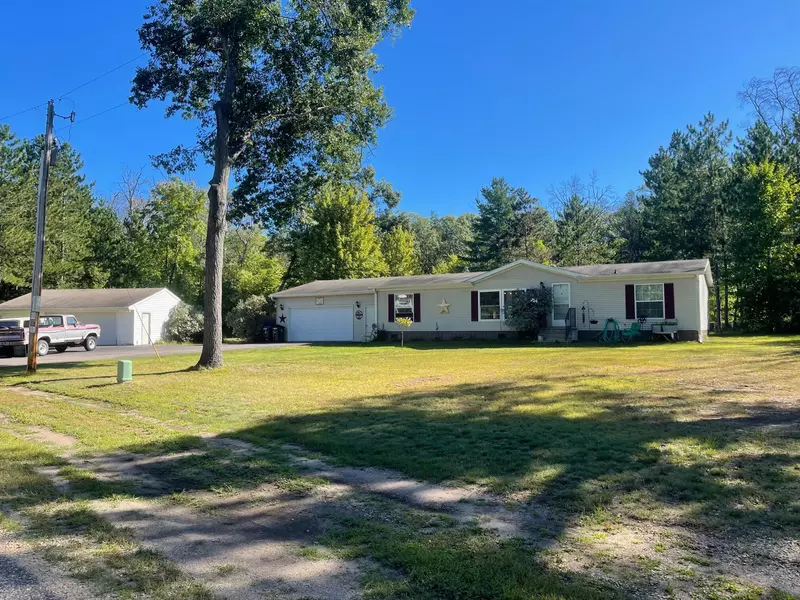 W4966 N Pathfinder Cir, Wescott, WI 54166