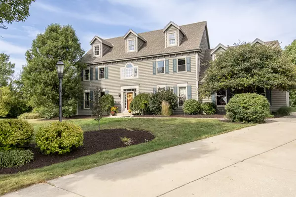 Pewaukee, WI 53072,418 Deer Chase Ct