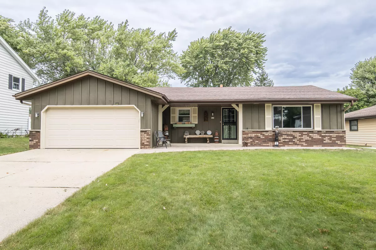 Oak Creek, WI 53154,520 E Arthur Dr