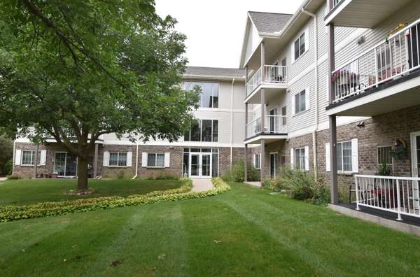 140 W Commerce Blvd Unit 113, Slinger, WI 53086