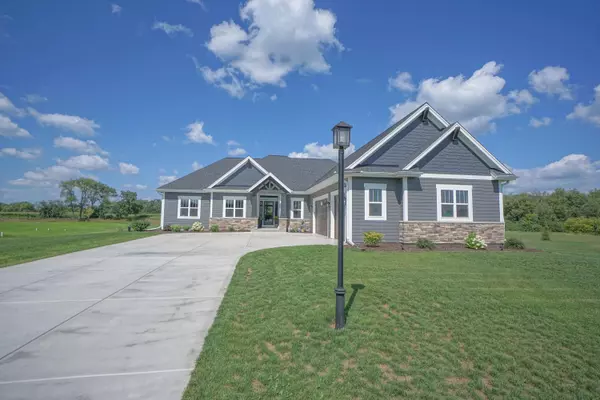 S86W34690 Knoll Rd, Eagle, WI 53119