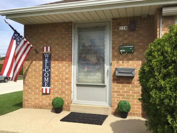 228 W Lexington Blvd, Glendale, WI 53217