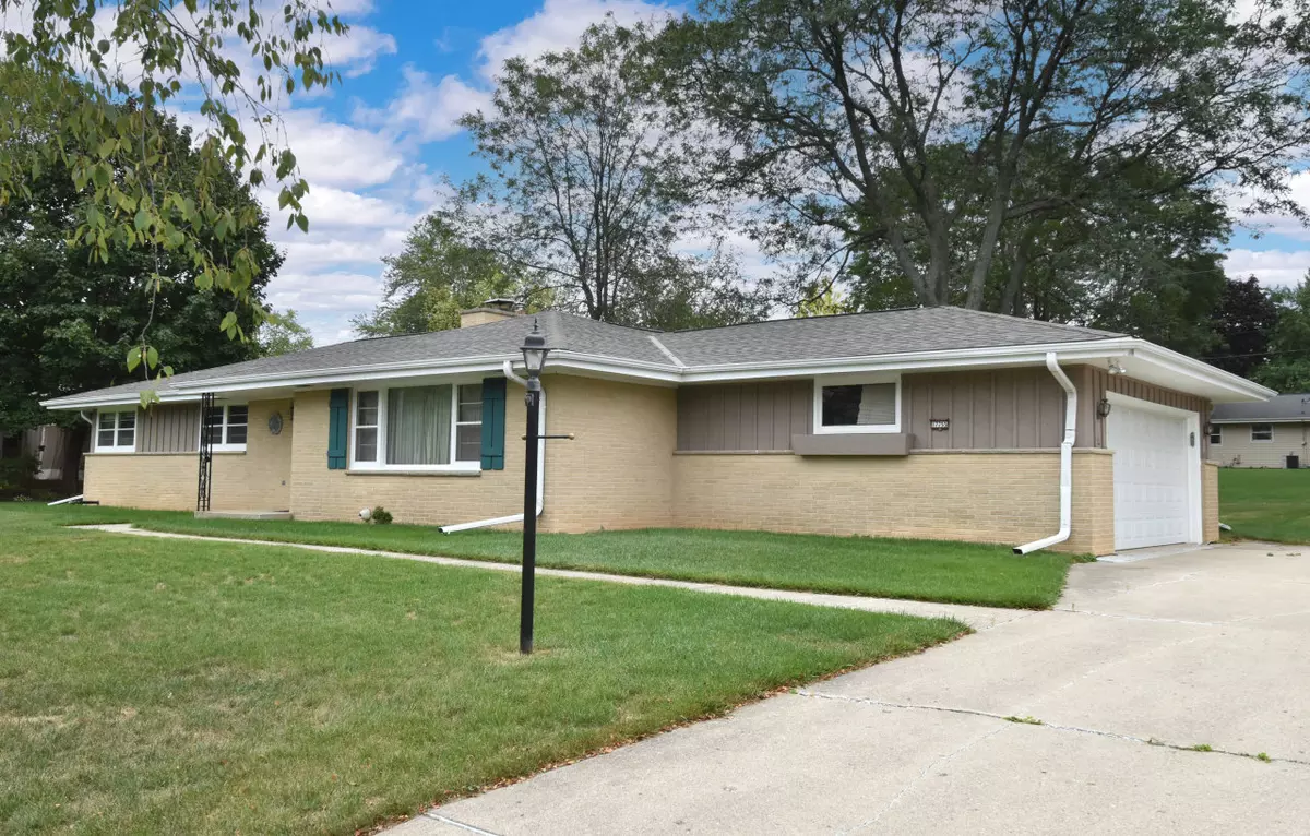 Brookfield, WI 53045,17755 Primrose Ln