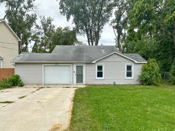 27124 113th St, Salem Lakes, WI 53179