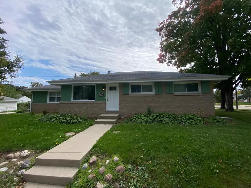 8035 W Warnimont Ave, Milwaukee, WI 53220