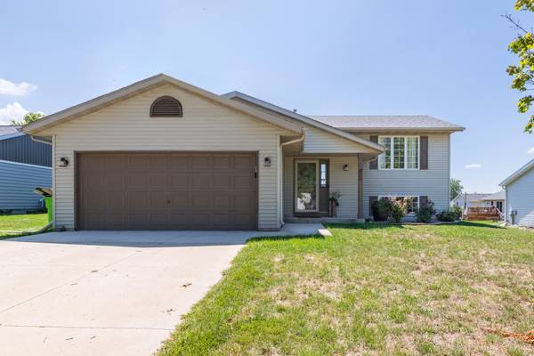 613 Foxtail Dr, Hartford, WI 53027