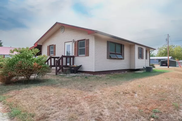 925 N Wacouta Ave, Prairie Du Chien, WI 53821