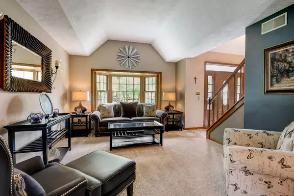 Oak Creek, WI 53154,140 W Fairfield Ct