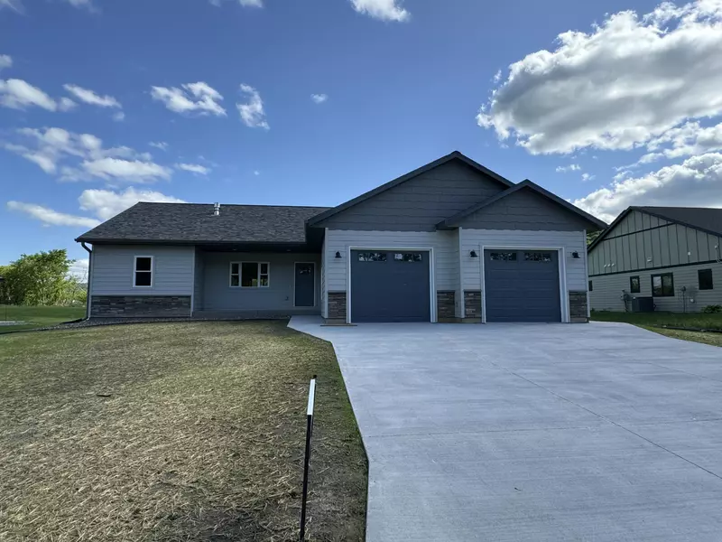 813 Bridle Ln, La Crescent, MN 55947