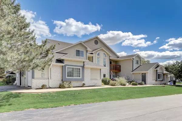 Pewaukee, WI 53072,W240N2524 E Parkway Meadow Cir Unit 7