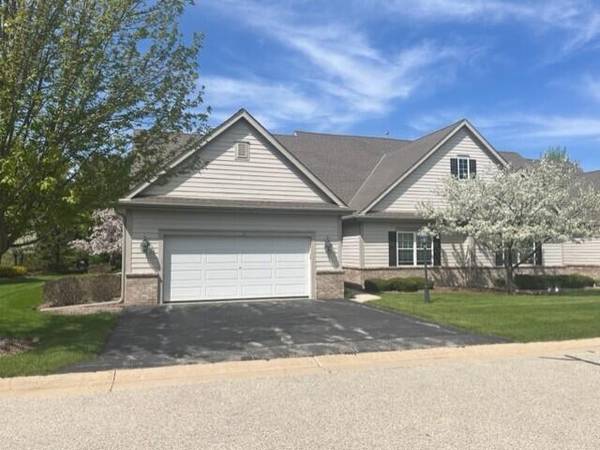 1808 Cedar Ridge Dr, Slinger, WI 53086