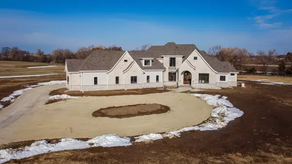 10004 W Farmdale Estates Ct, Mequon, WI 53097