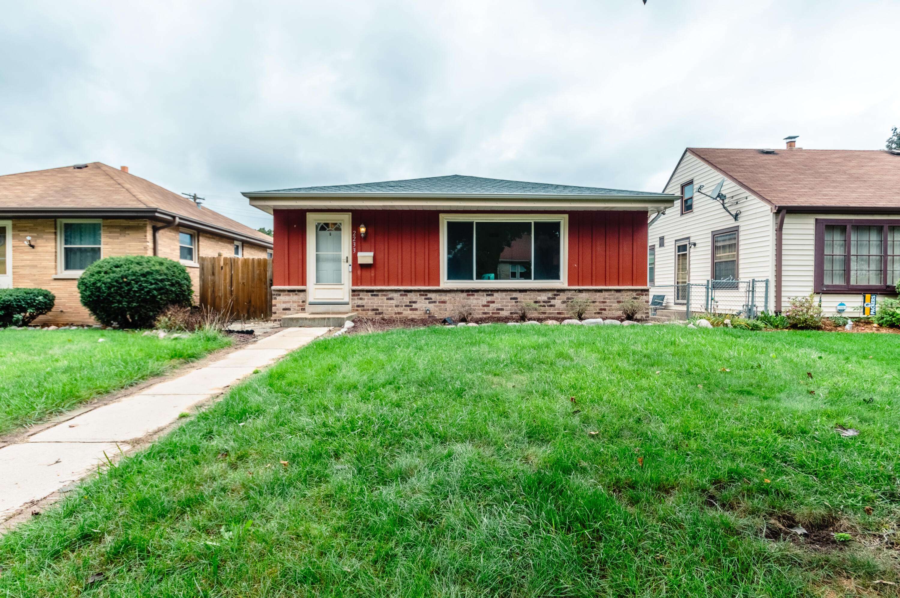 2233 S 107th St, West Allis, WI 53227