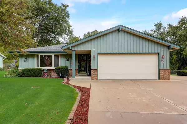 3369 E Woodview Ave, Oak Creek, WI 53154