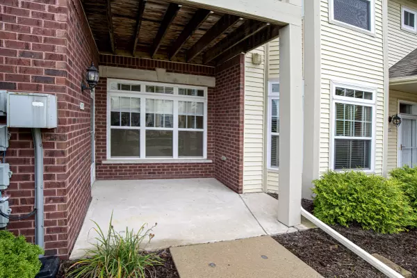 Pewaukee, WI 53072,585 Grandview Ct Unit D