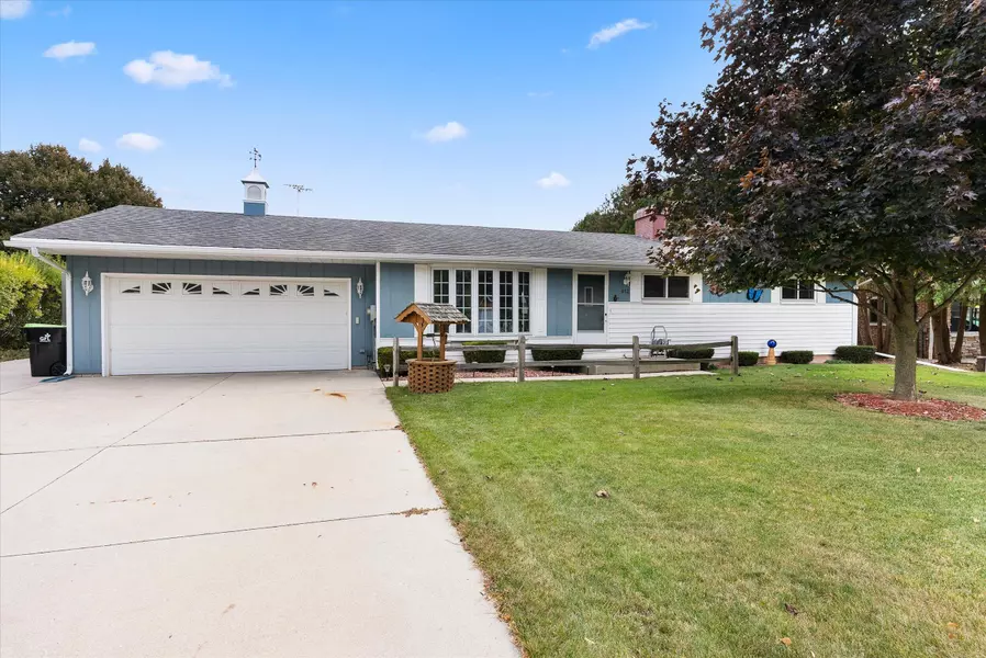 412 Van Buren Rd, Howards Grove, WI 53083