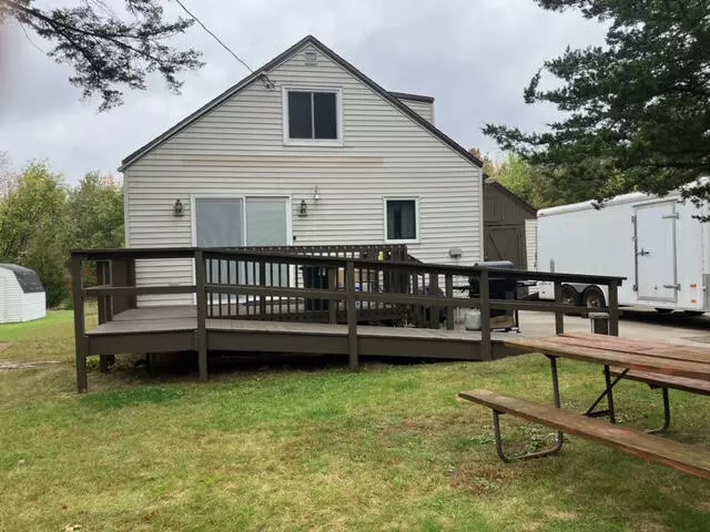 W6523 Curt Black Rd, Wescott, WI 54166