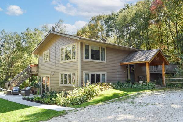 6565 Druid Lake Rd, Erin, WI 53027