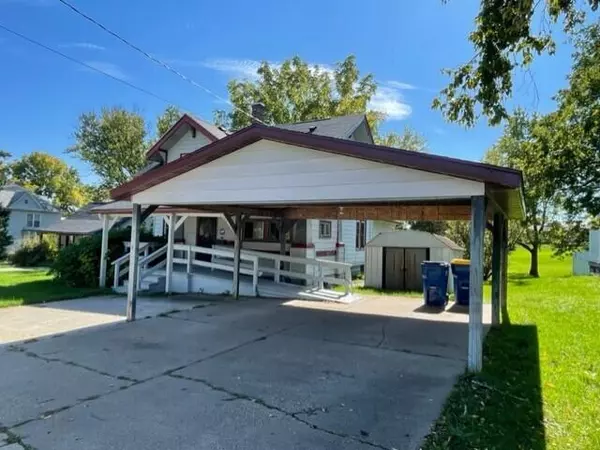 Viroqua, WI 54665,915 E Decker St