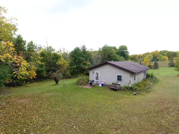 13202 Bucktail Ln, Freeman, WI 54628