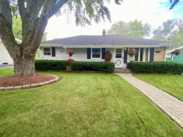 1102 Birch Dr, Waukesha, WI 53188